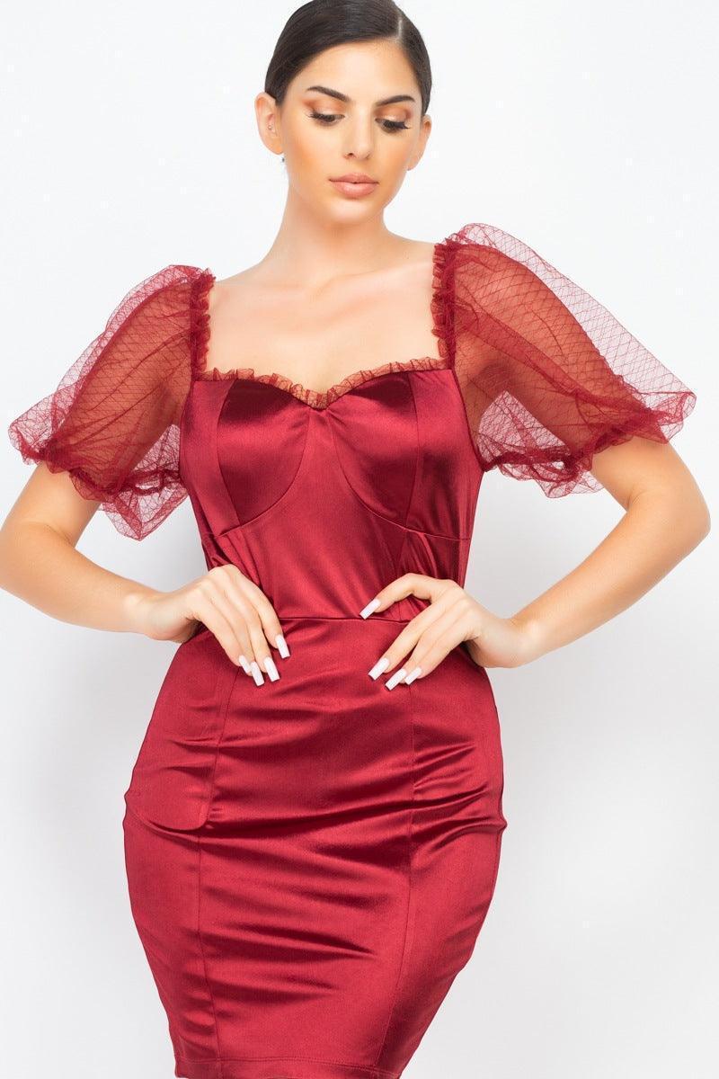 Robe zippée à manches en dentelle au dos