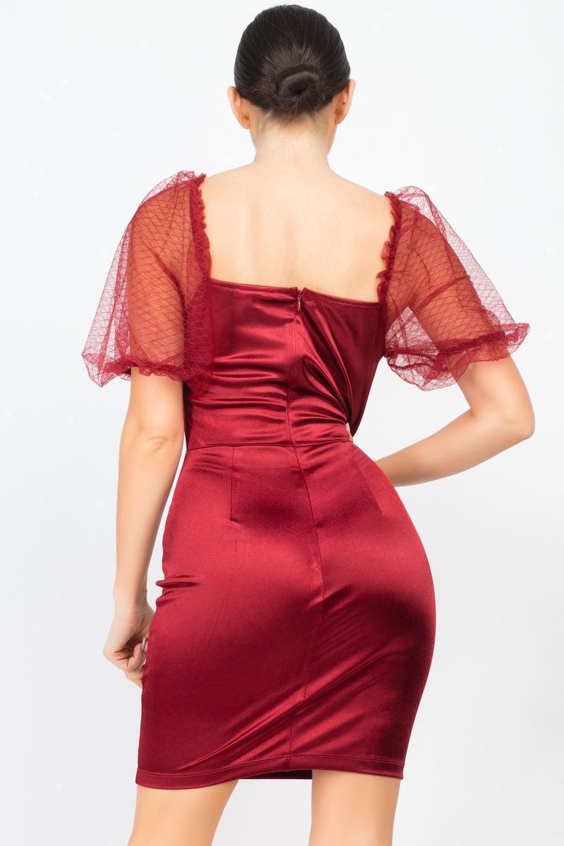 Robe zippée à manches en dentelle au dos