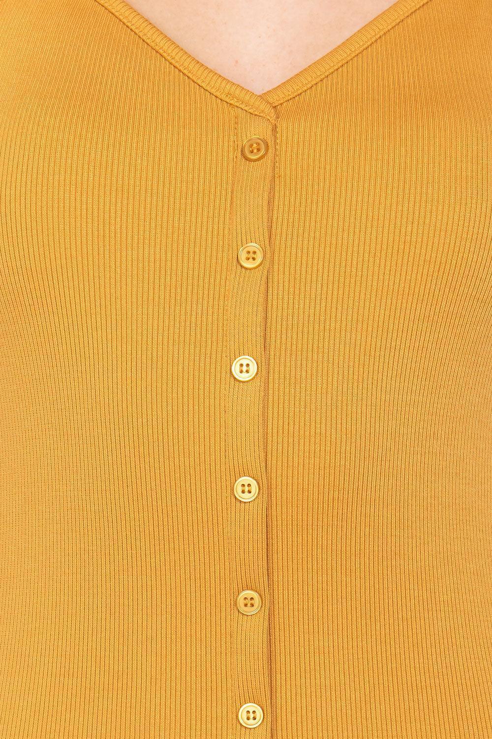 Robe mi-longue côtelée à fente boutonnée