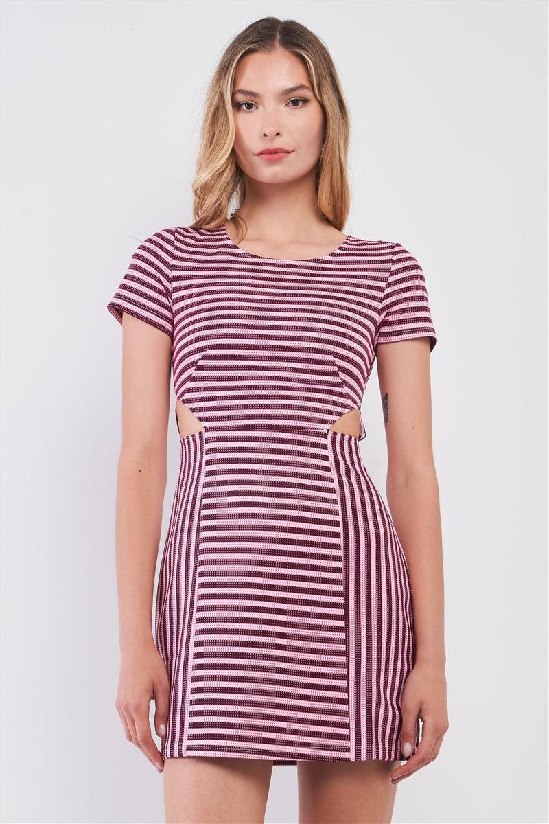 Robe courte ajustée à manches courtes à rayures roses et noires