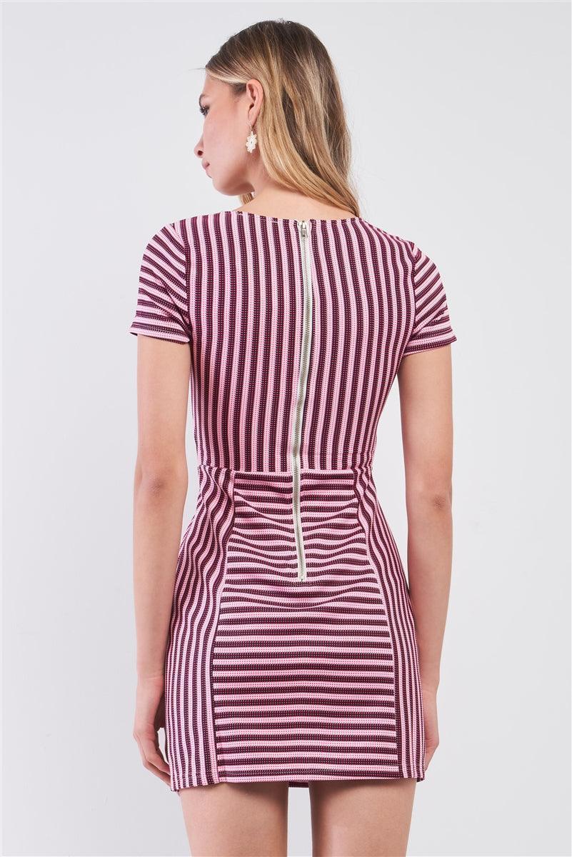 Robe courte ajustée à manches courtes à rayures roses et noires
