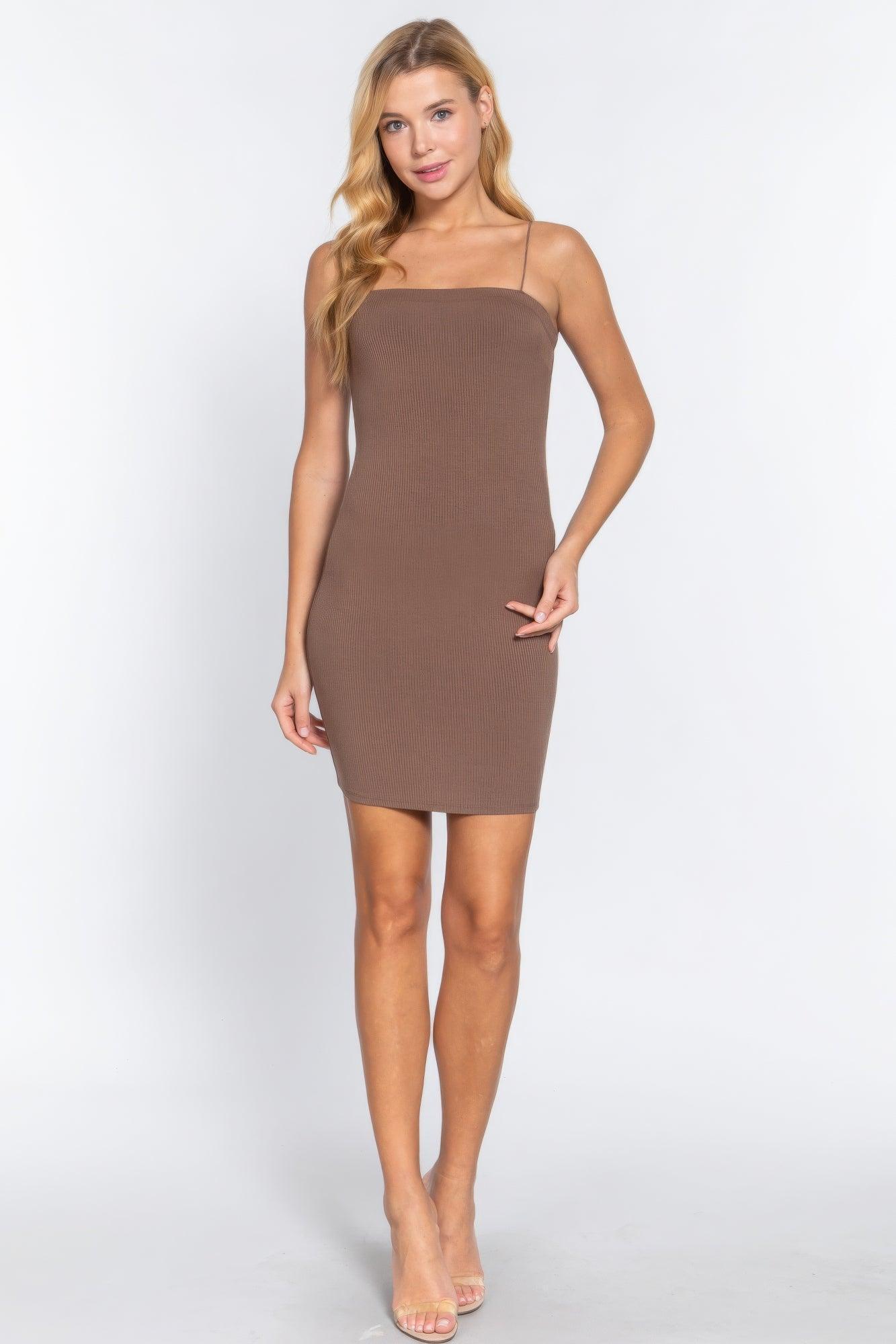 Robe courte moulante à col droit