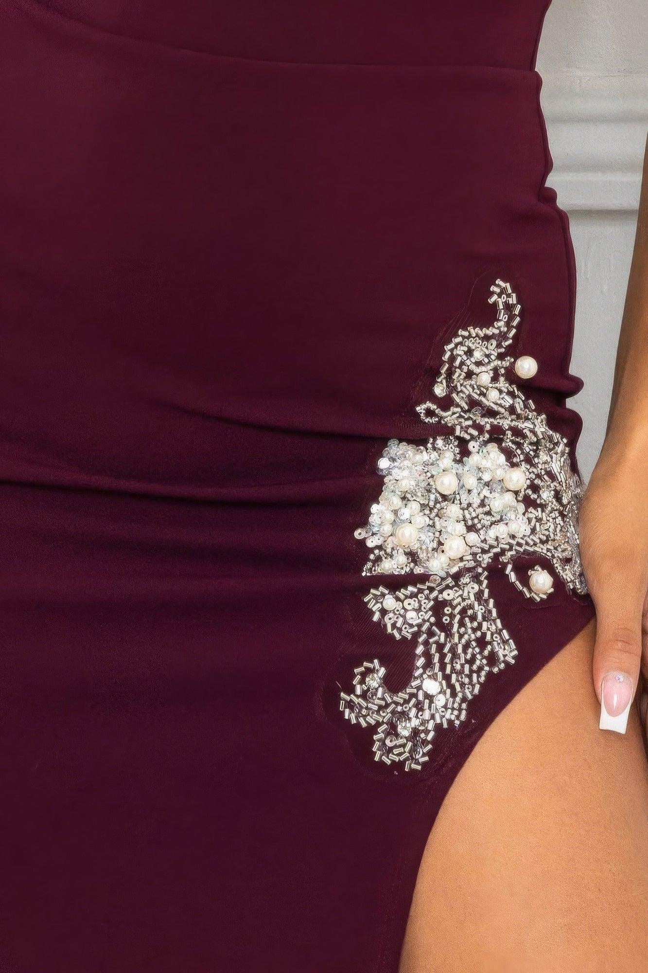 Robe de soirée longue brodée et perlée