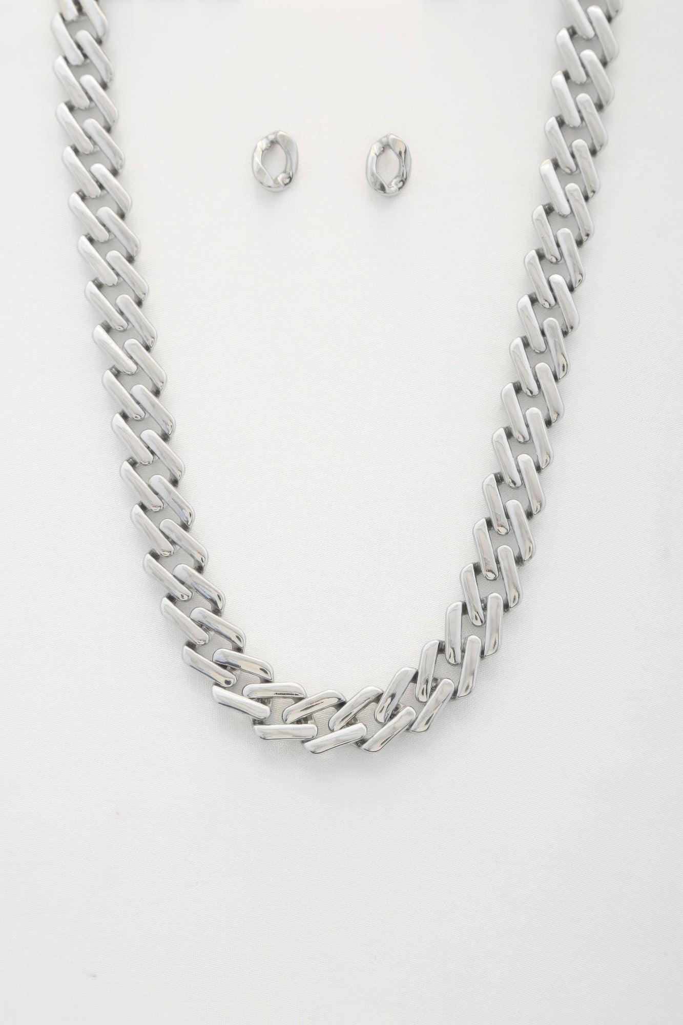 Collier en métal à maillons rectangulaires