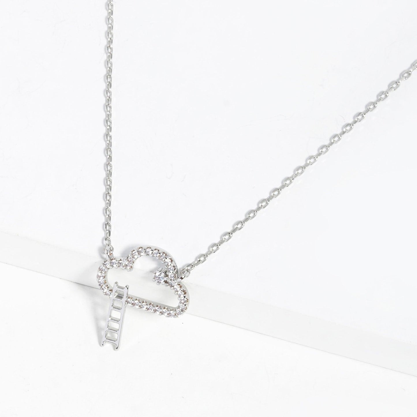 Collier pendentif nuage trempé en or