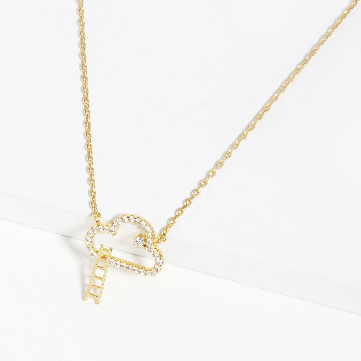 Collier pendentif nuage trempé en or