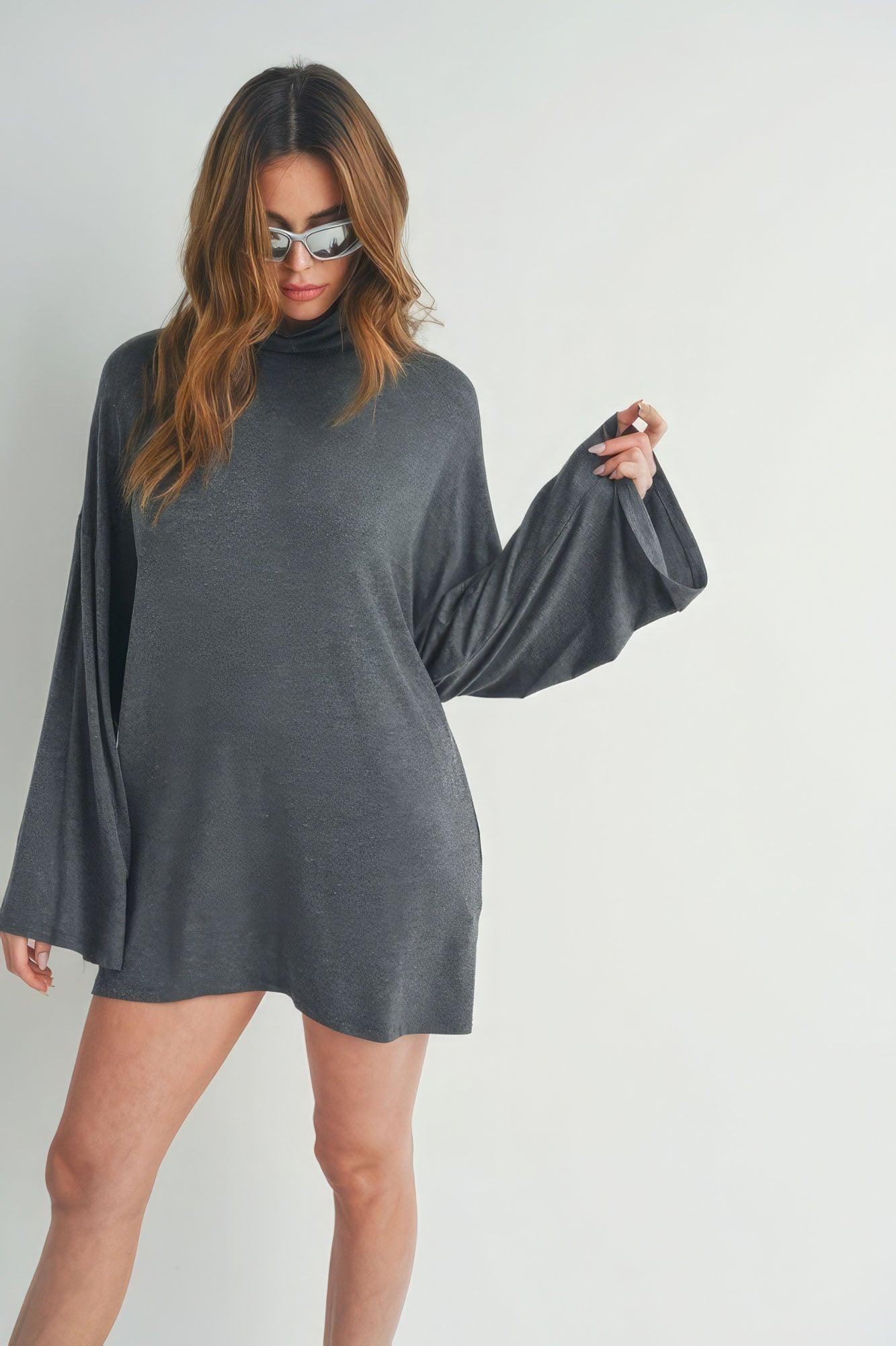 Robe courte à col roulé