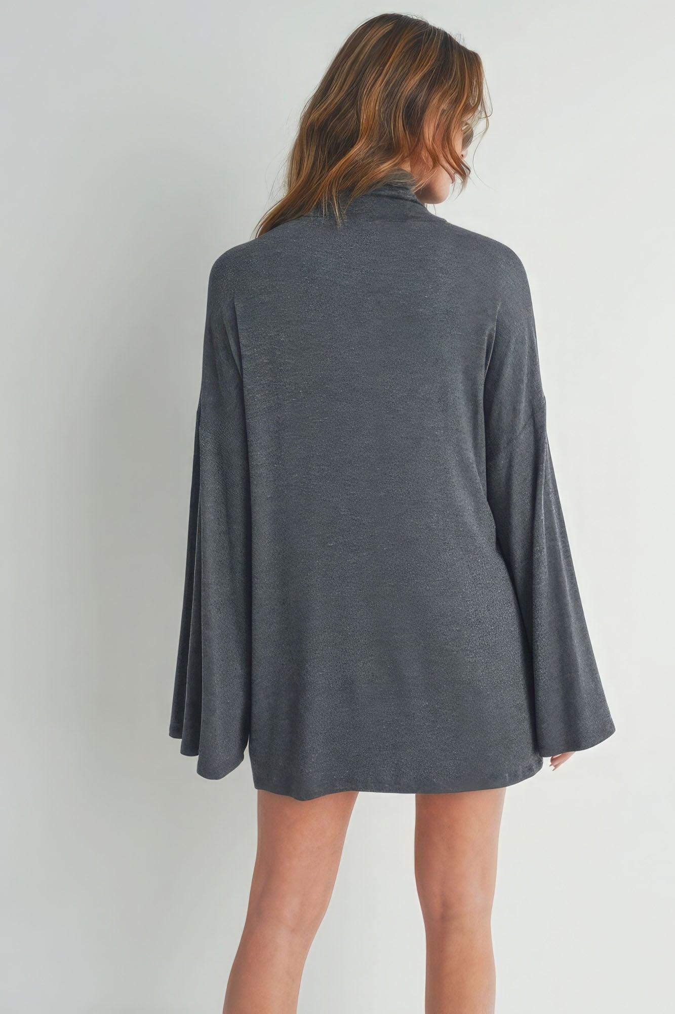 Robe courte à col roulé