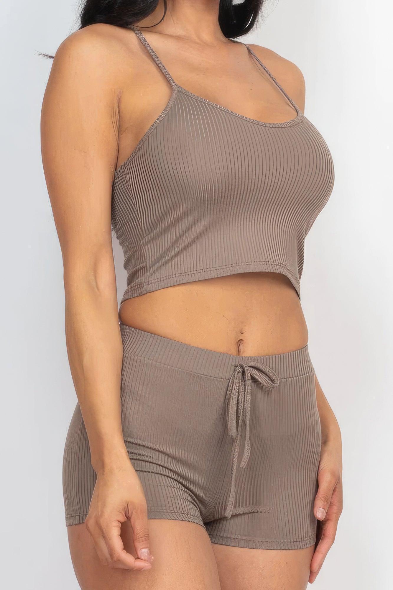 Conjunto top canalé y shorts cortos