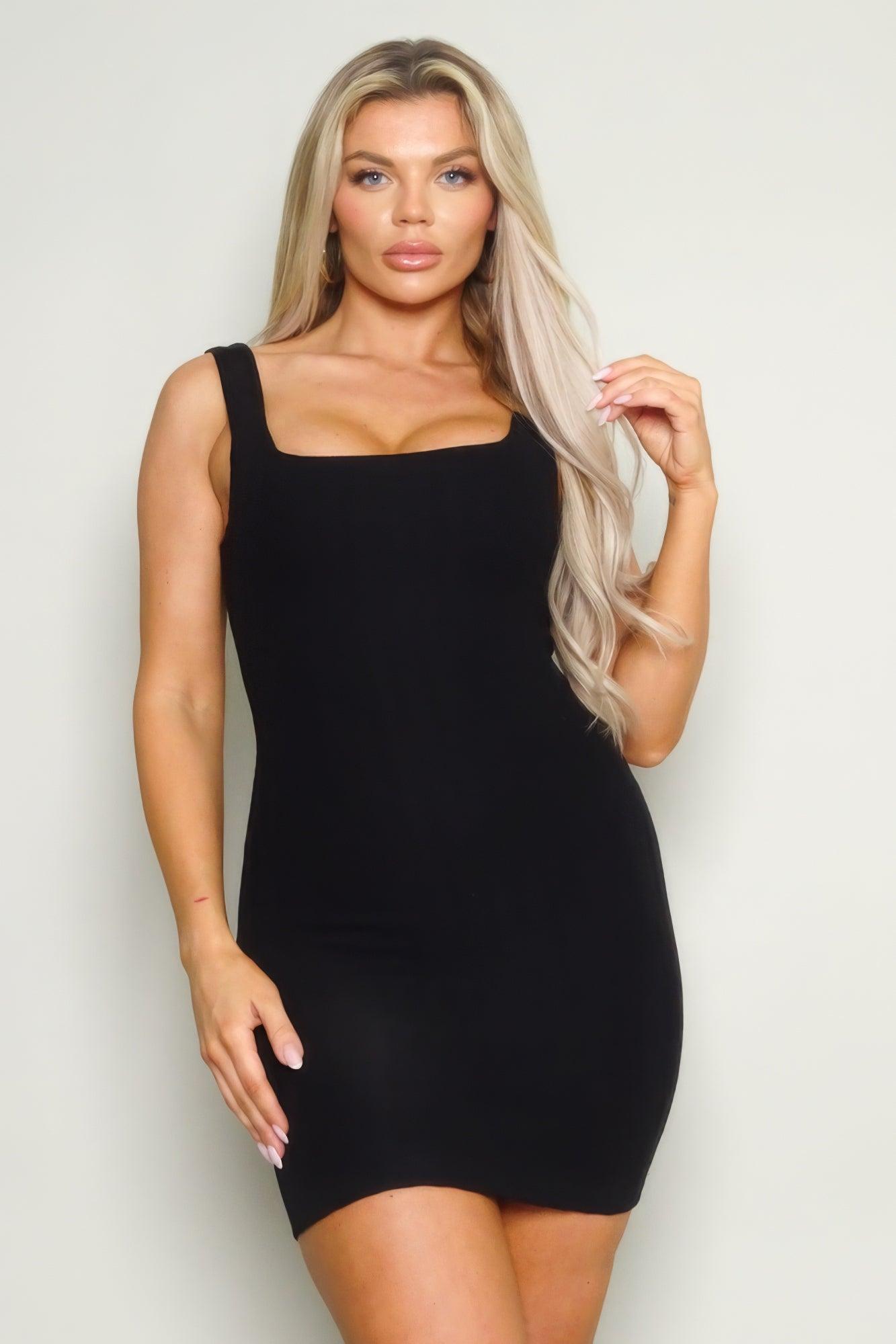 Mini-robe à col carré sans manches