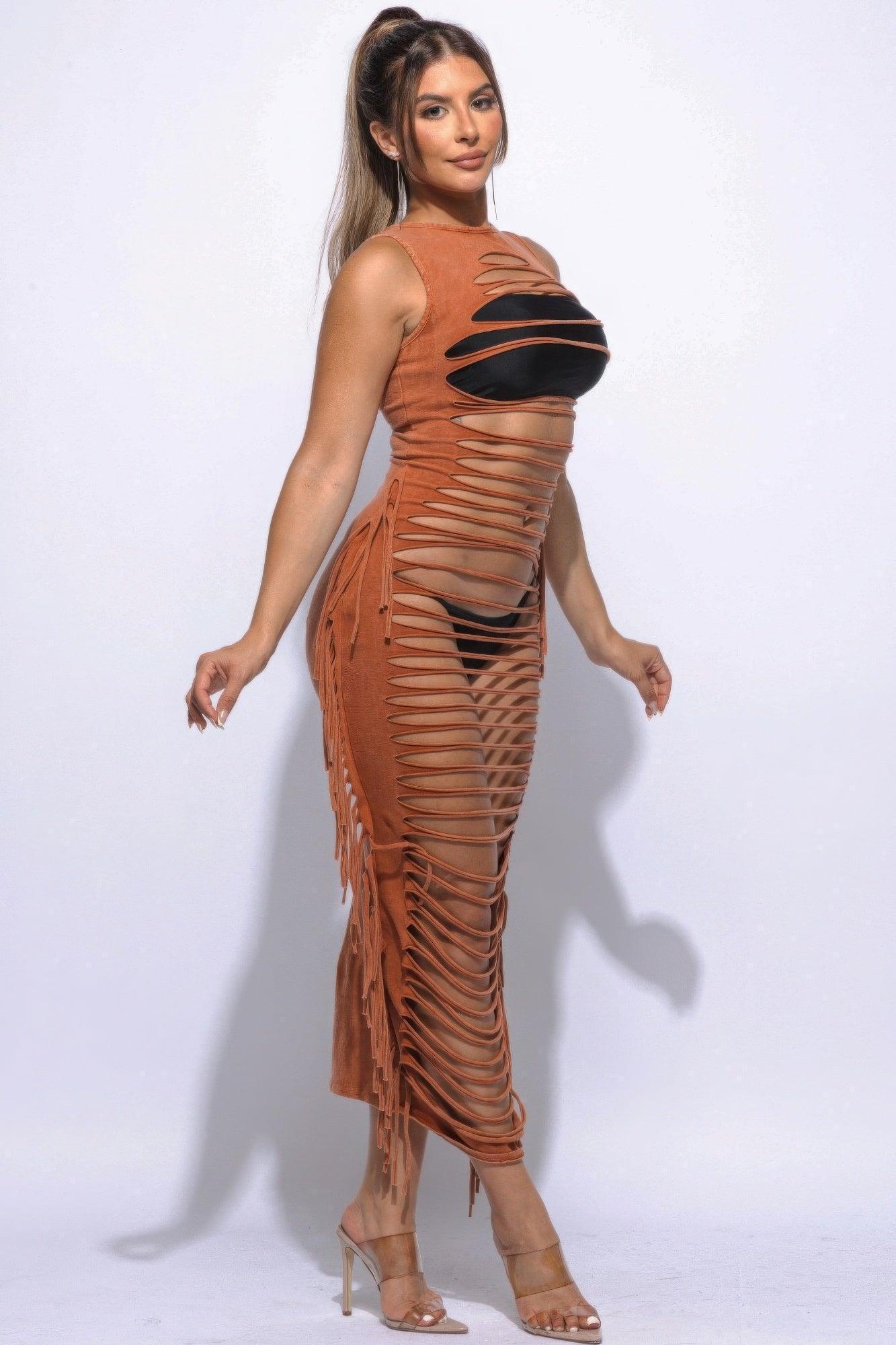Robe longue découpée à franges