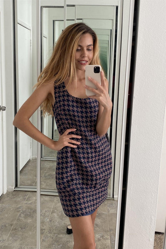 Robe courte sans manches à motif pieds-de-poule multiples