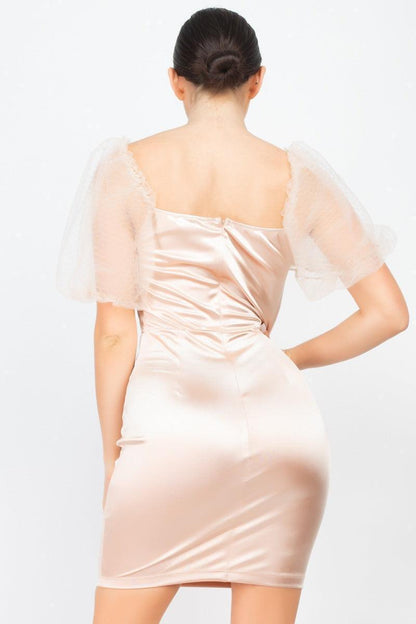 Robe zippée à manches en dentelle au dos