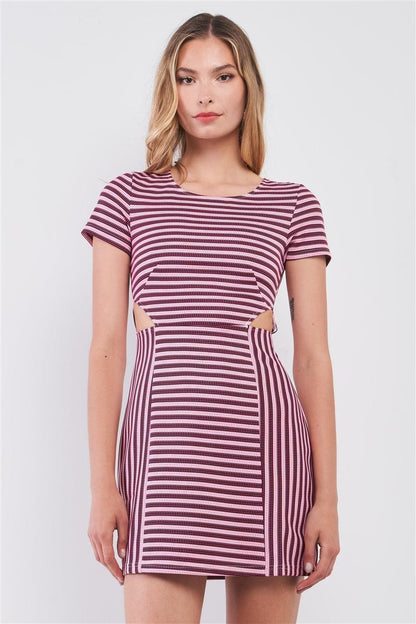 Robe courte ajustée à manches courtes à rayures roses et noires