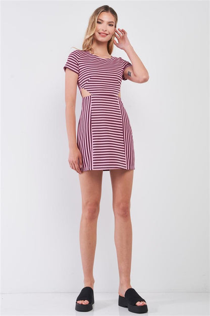Robe courte ajustée à manches courtes à rayures roses et noires