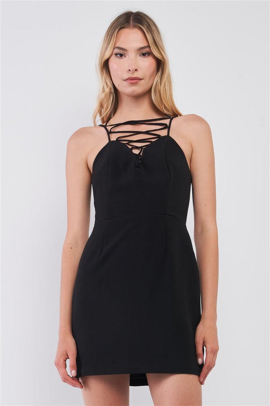 Robe court de cocktail noire sans manches