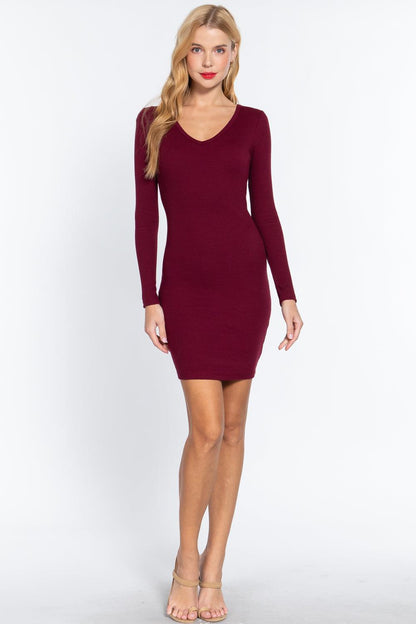 Robe courte côtelée à manches longues et col en V