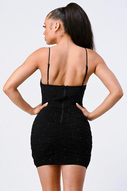 Vestido de noche corto con camisola delantera y lentejuelas