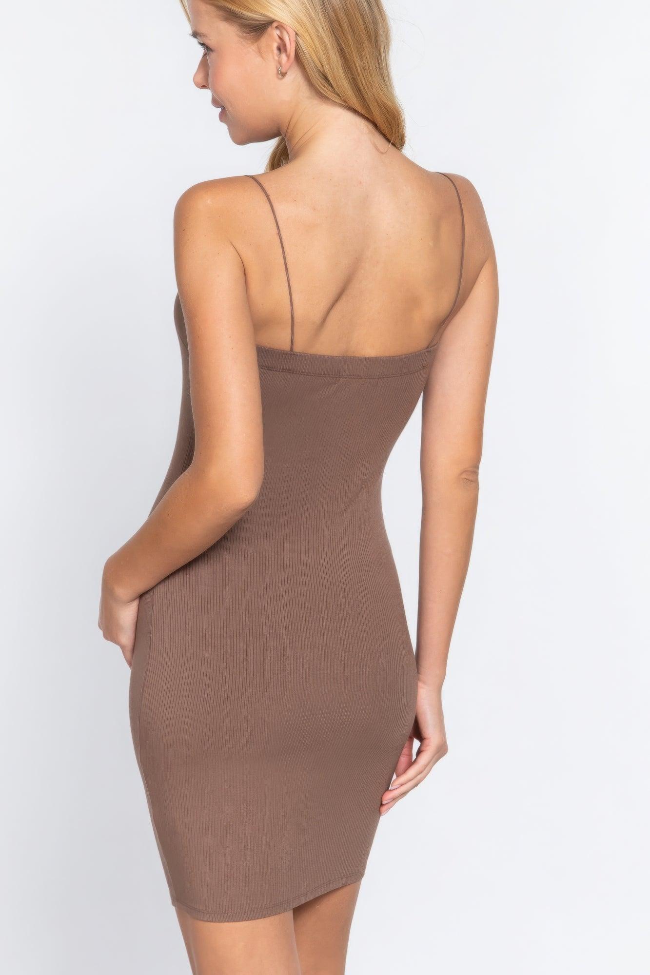 Robe courte moulante à col droit