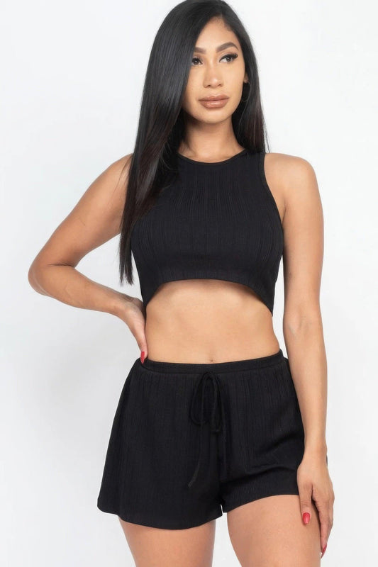 Conjunto crop top tirantes y shorts