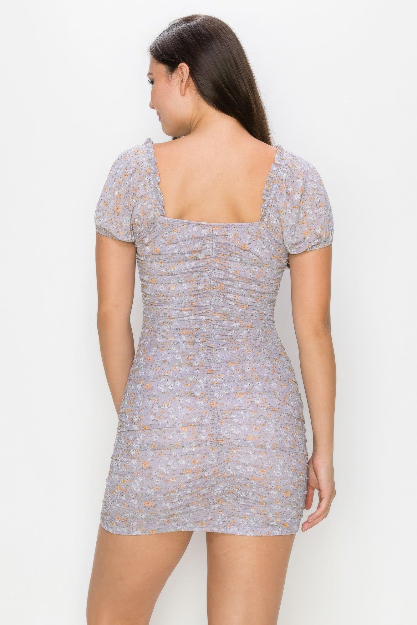 Robe courte moulante à fleurs
