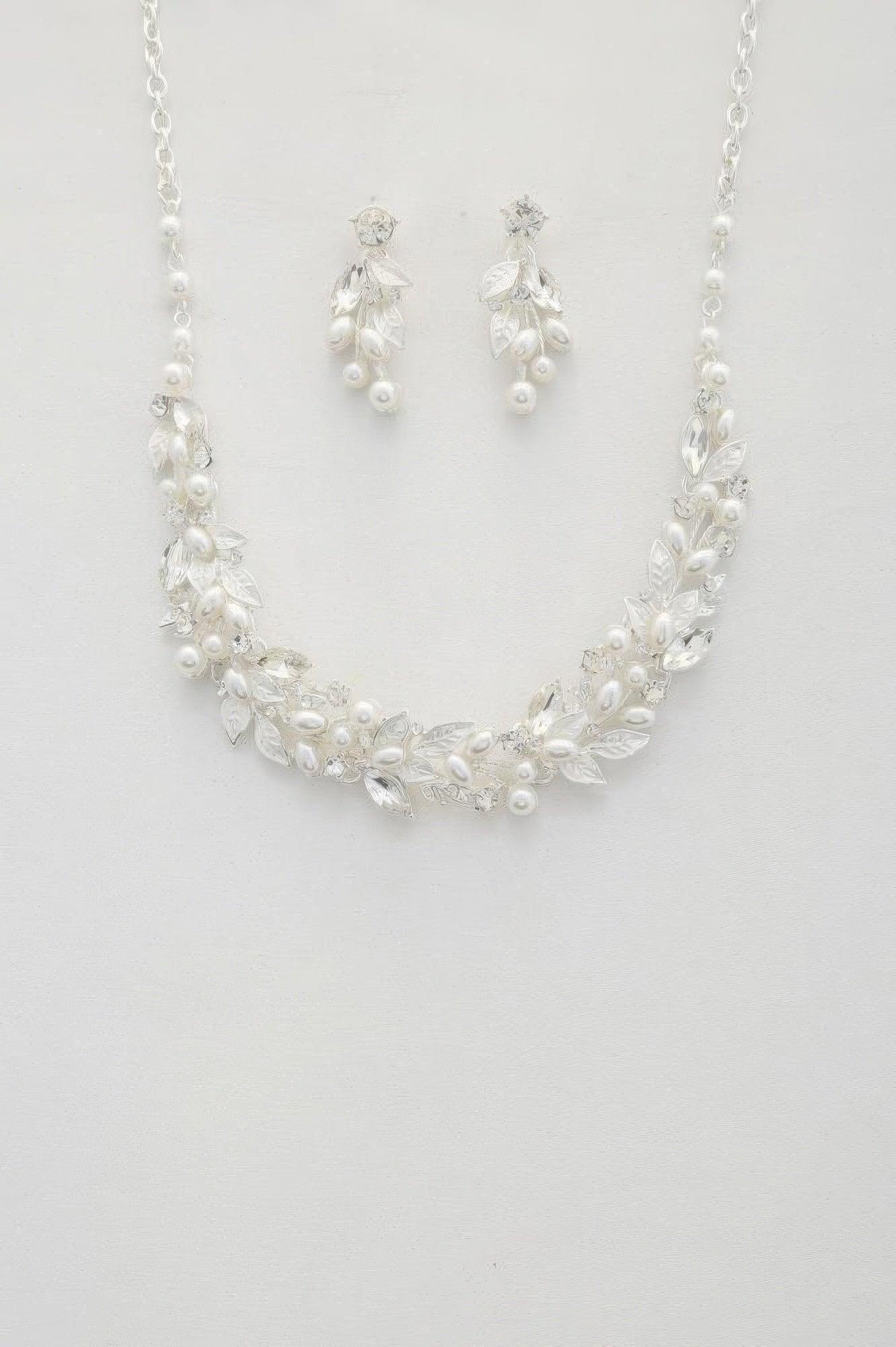 Collier en cristal de perle à motif de feuille