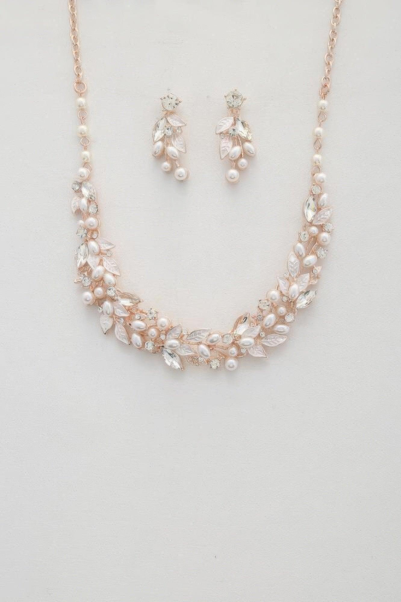 Collier en cristal de perle à motif de feuille