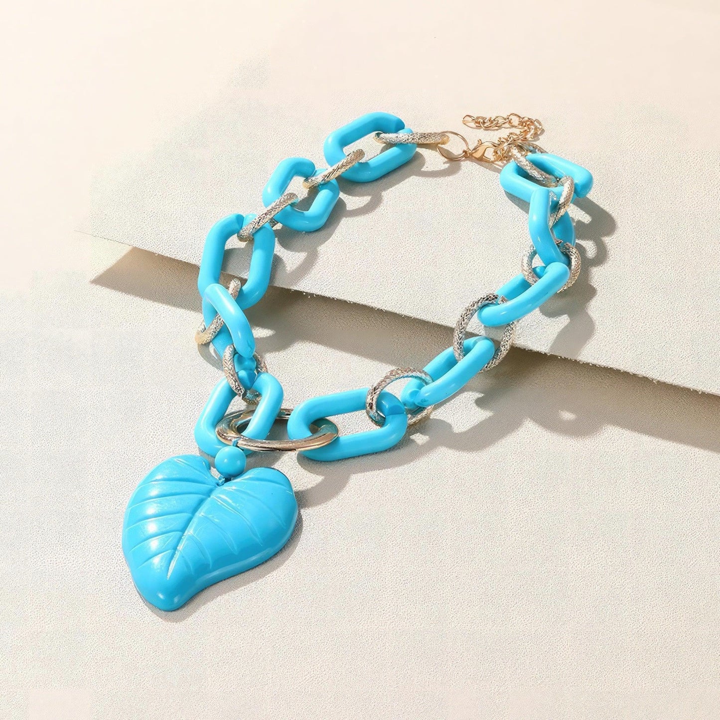 Collier pendentif feuille acrylique de couleur épaisse