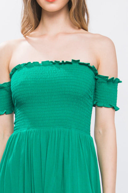 Robe fluide à épaules dénudées