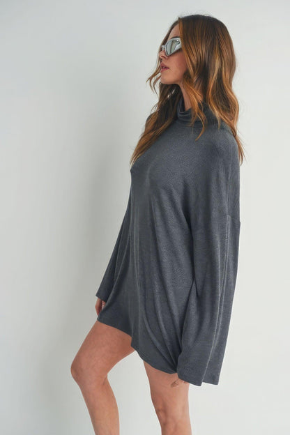 Robe courte à col roulé