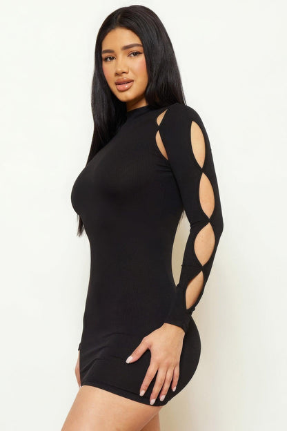 Mini-robe découpée à l'épaule