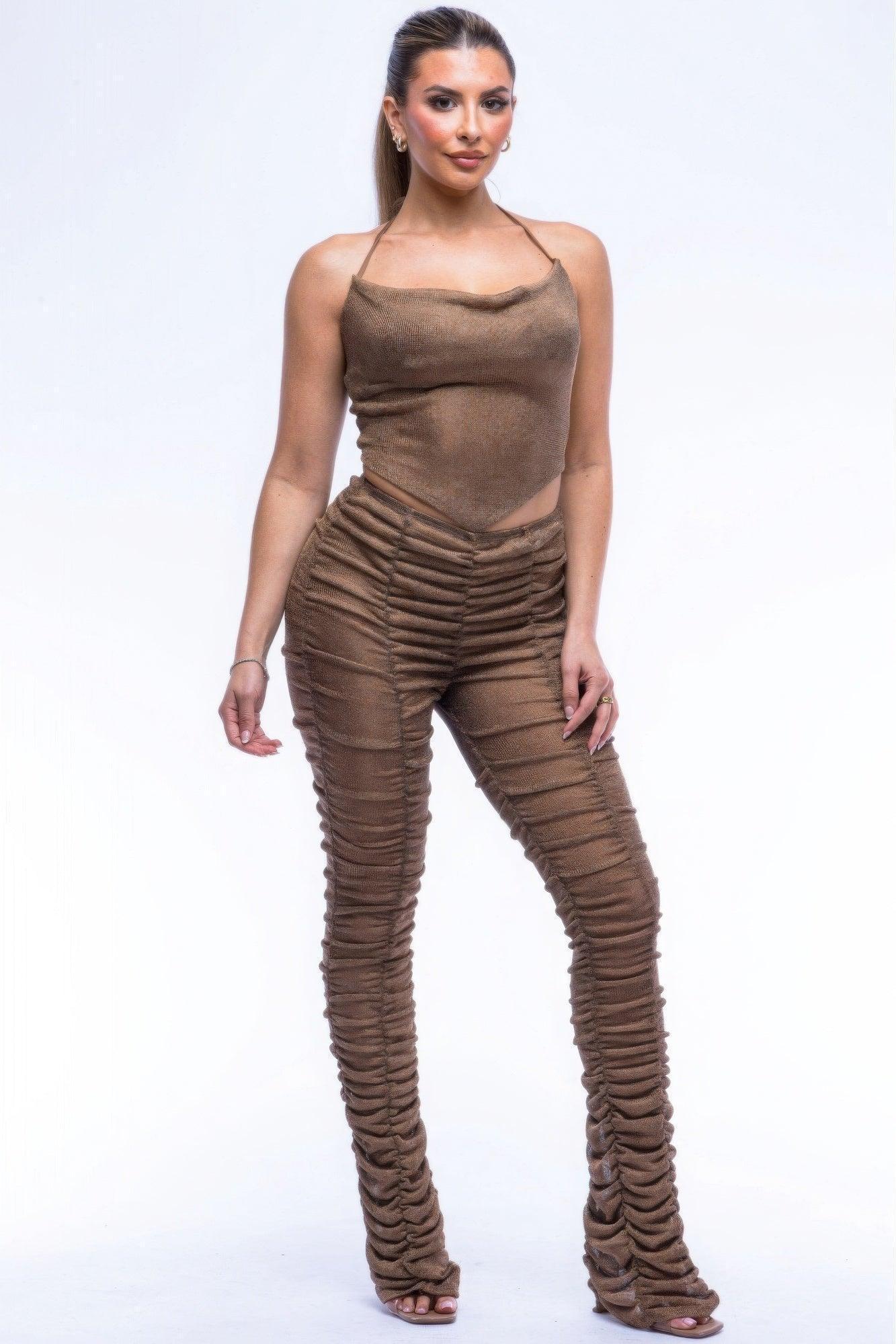 Ensemble haut sans manches et pantalon froncé