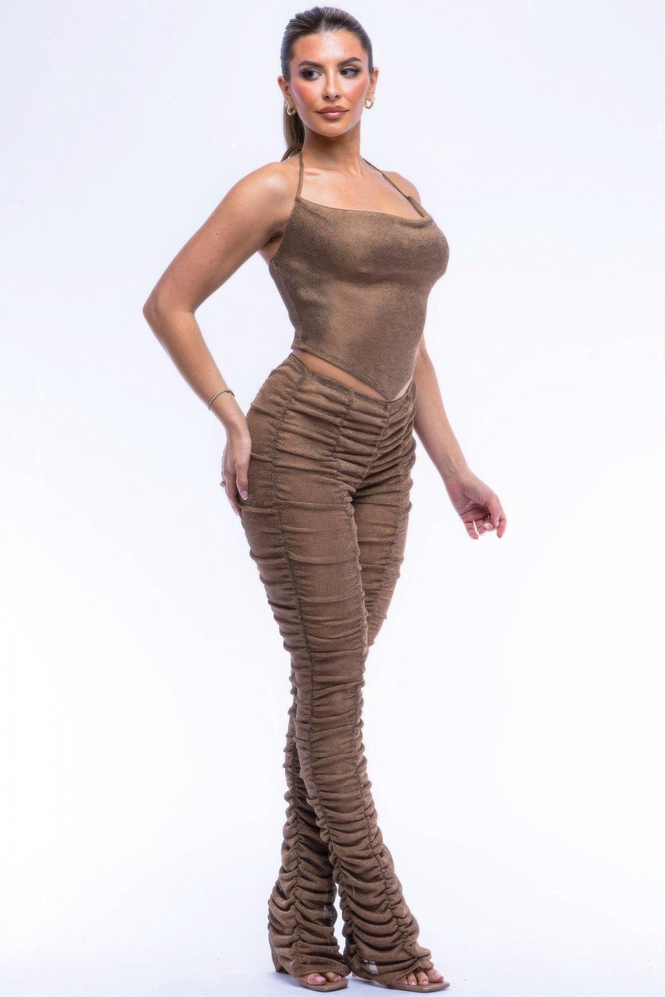 Ensemble haut sans manches et pantalon froncé